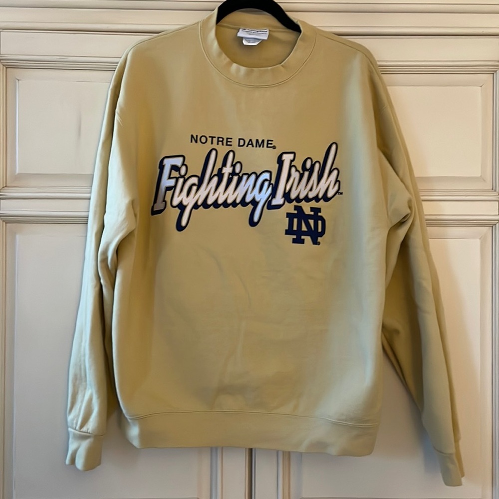 Champion Notre Dame Fighting Irish Crewneck Sweatshirt in Light Gold